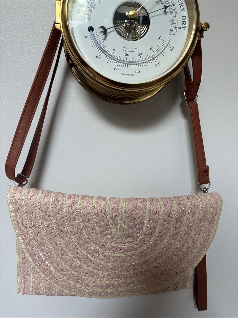 COLOR STRIPED TWO TONE STRAW CLUTCH & CROSSBODY BAG
